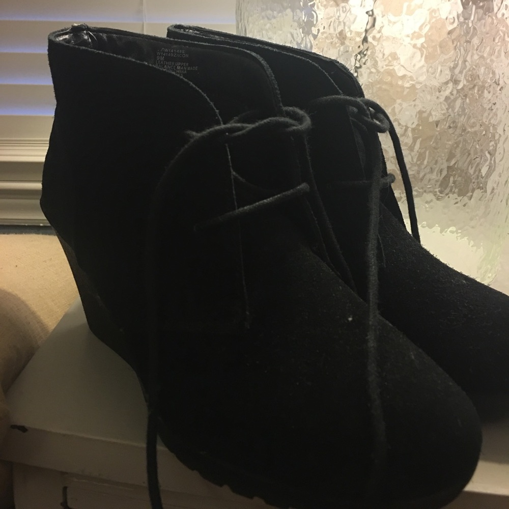 🌟 Sale!  Black lace up booties